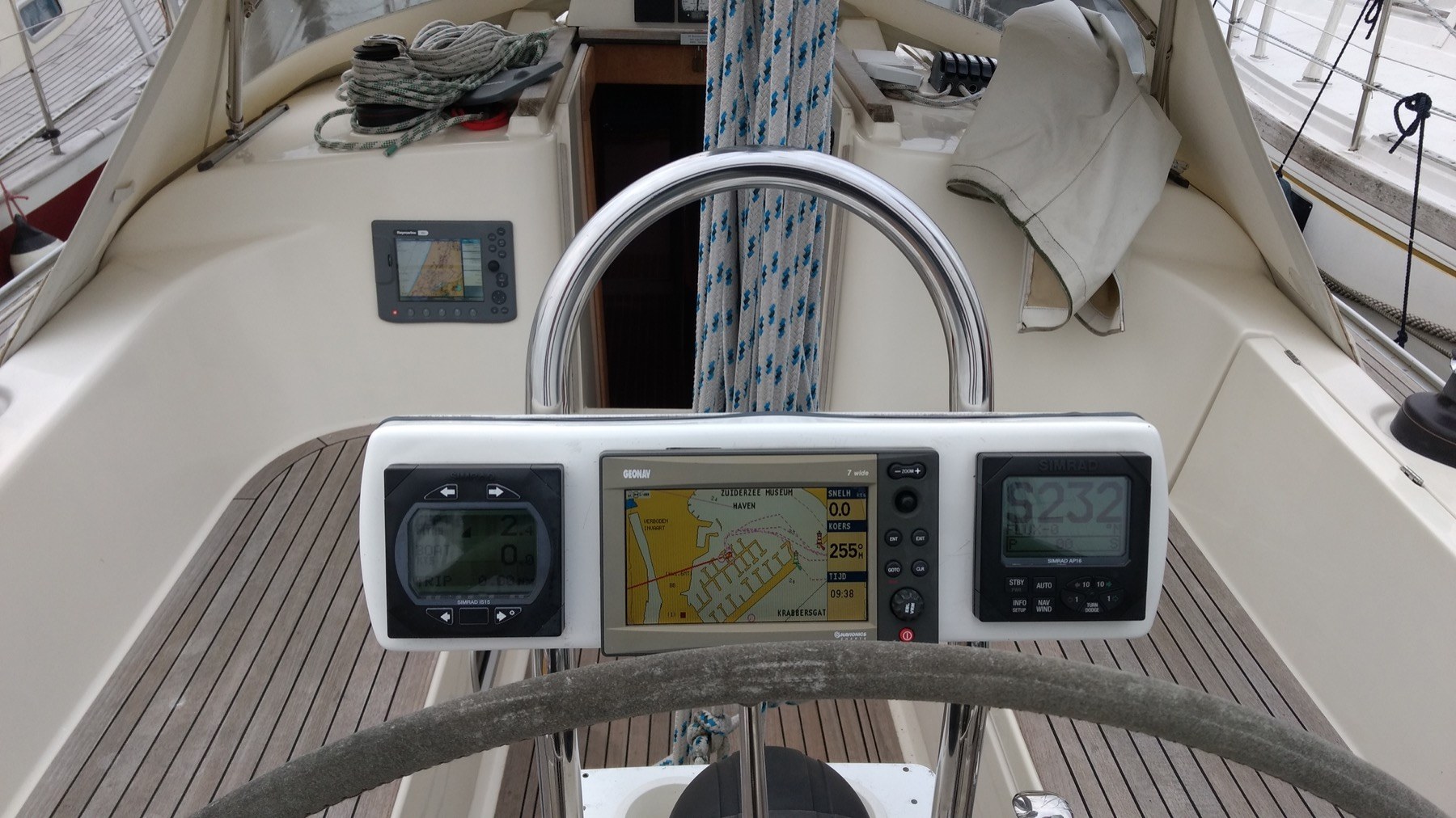 Stuurstand met navigatie-instrumenten