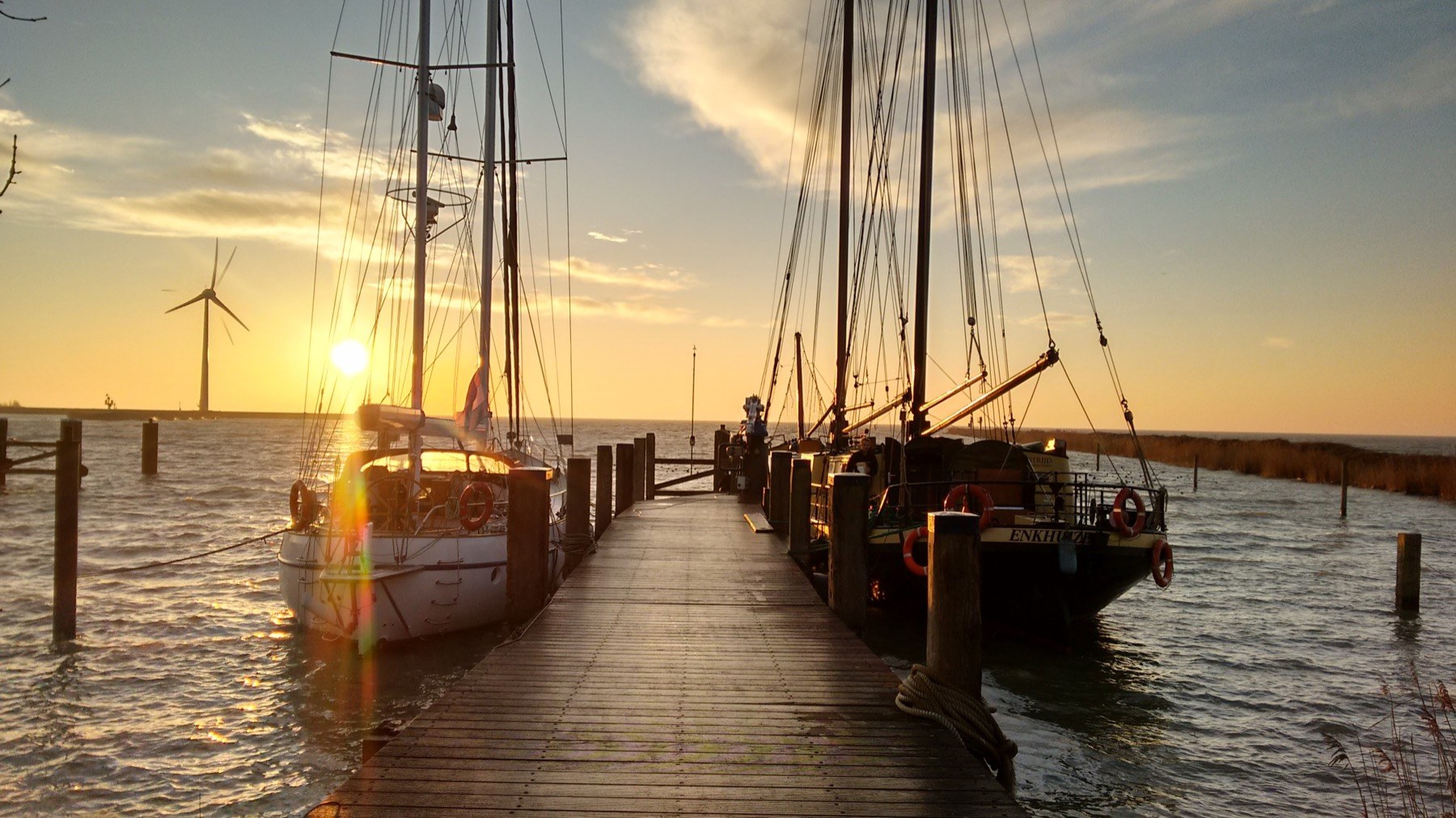 Steiger van Enkhuizen bij zonsondergang