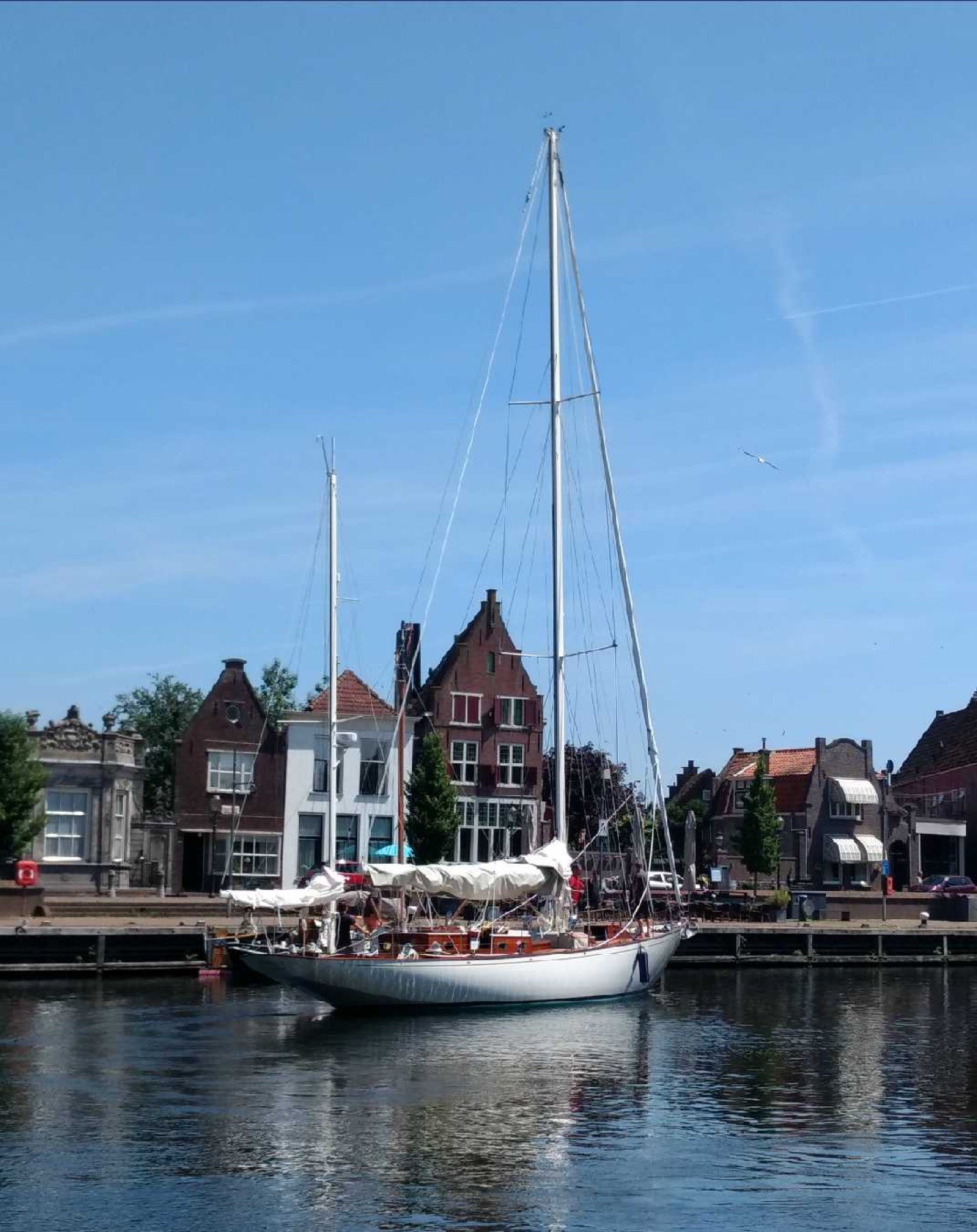Klassiek jacht in de haven